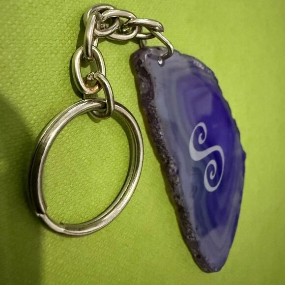 Purple Agate Slice Keychain with “S” Monogram – Natural Stone Initial Charm - Picture 4 of 17